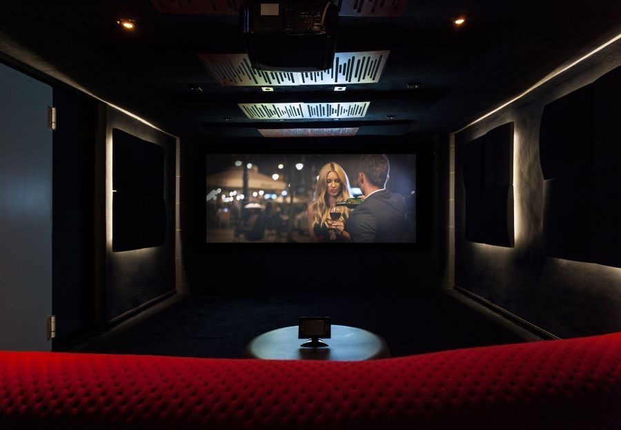 b2ap3_large_3-ways-a-home-theater-is-superior-to-a-commercial-theater