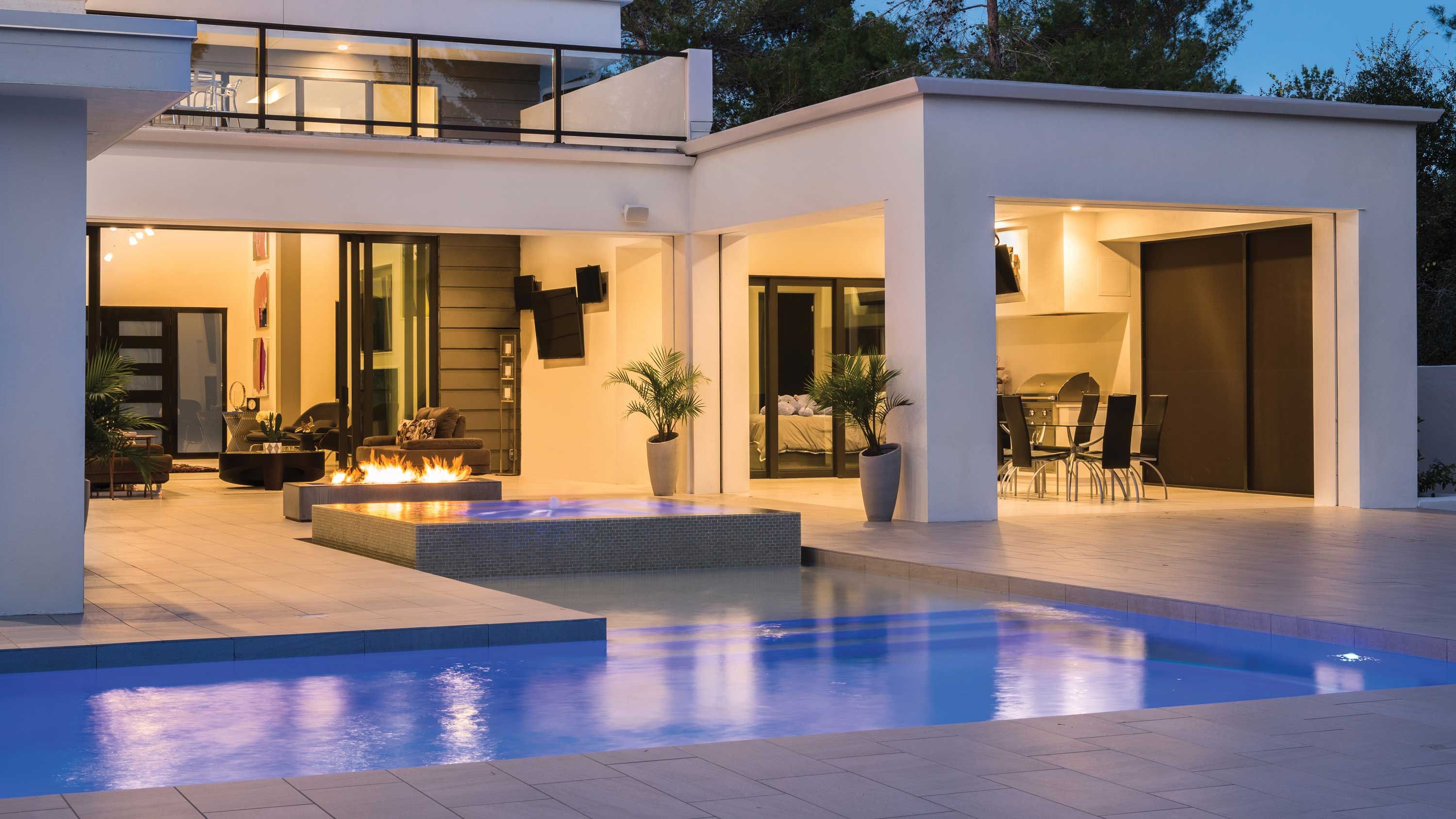 Outdoor, Pool, Modern Home, Lutron Lighting